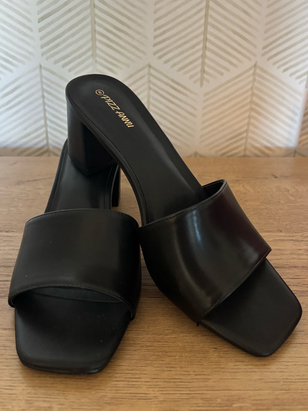 Black Square Open Toe Block Heeled Mule Sandals. Size 8